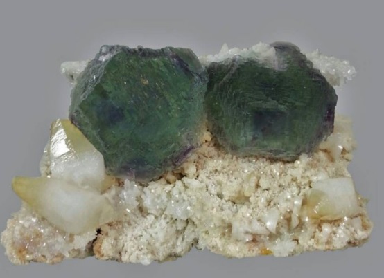 長(zhǎng)沙市譚力礦產(chǎn)品有限公司,長(zhǎng)沙礦產(chǎn)品銷售,工藝品銷售,鉆石飾品批發(fā)