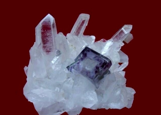 長(zhǎng)沙市譚力礦產(chǎn)品有限公司,長(zhǎng)沙礦產(chǎn)品銷售,工藝品銷售,鉆石飾品批發(fā)