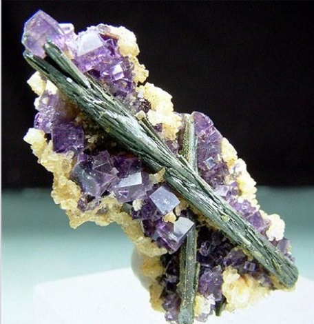 長沙市譚力礦產(chǎn)品有限公司,長沙礦產(chǎn)品銷售,工藝品銷售,鉆石飾品批發(fā) 長沙市譚力礦產(chǎn)品有限公司,長沙礦產(chǎn)品銷售,工藝品銷售,鉆石飾品批發(fā)